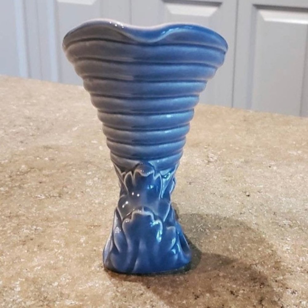 Vintage Red Wing #1095 Blue and Pink Lined Cornucopia Vase